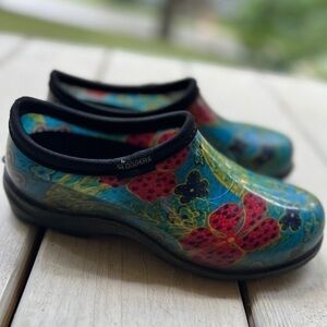 Sloggers waterproof floral garden shoes, Sz 6. Preowned. Made in USA.